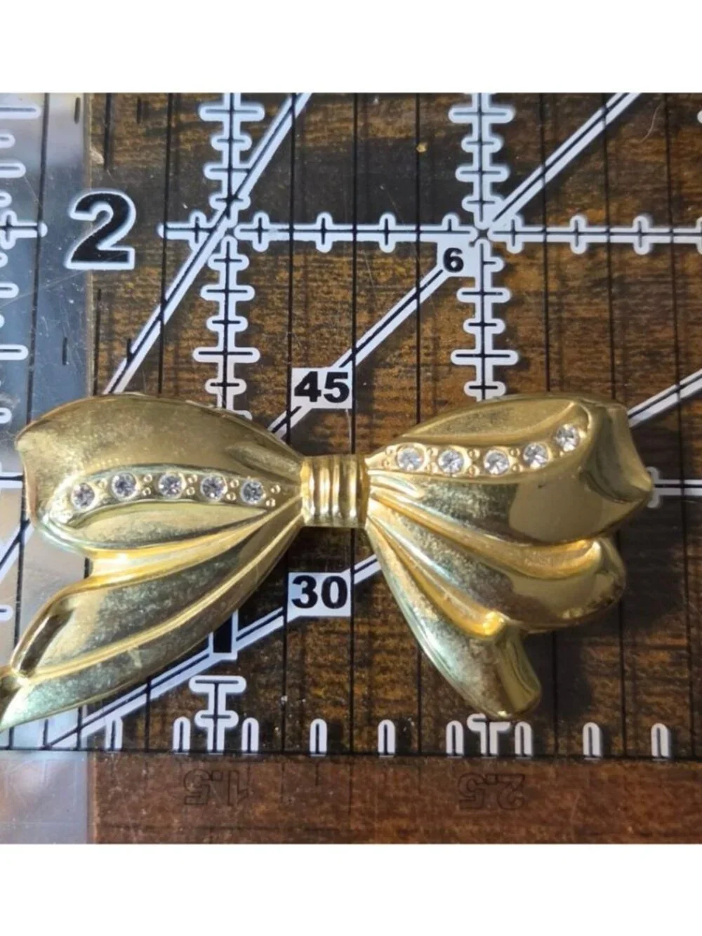 Vtg Rhinestone Stylized Bow Brooch Polished Gold Tone Retro Revival Tied Ribbon
